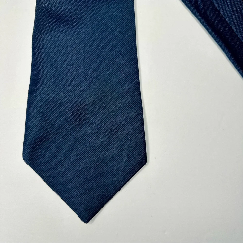 Vintage WALT DISNEY PRODUCTIONS Embroidered Mickey Mouse Blue Wide Tie, 4.25”